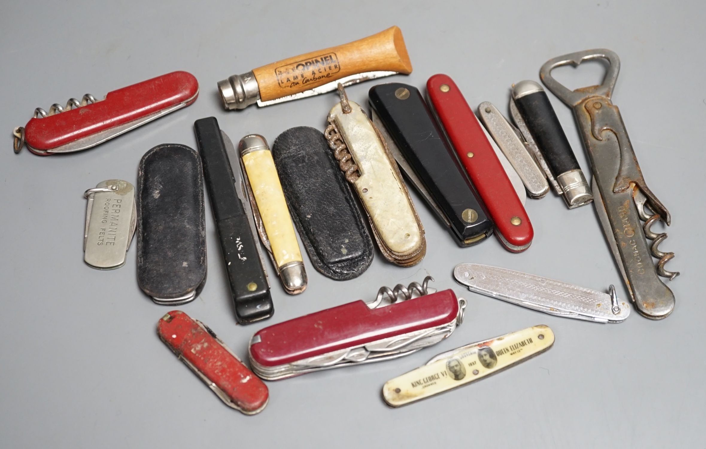 A collection of penknives